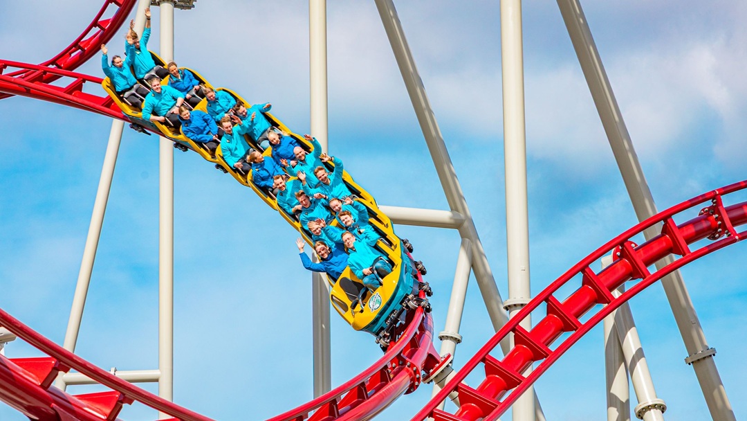 New Family Roller Coaster Konect Opens at Särkänniemi in Finland