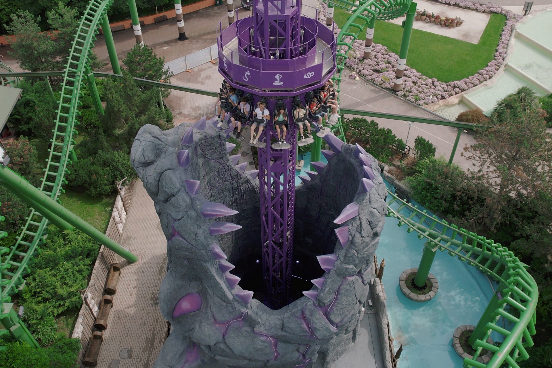 New 'Drop & Twist Tower' Wolf Legend is now open at Gardaland | News ...